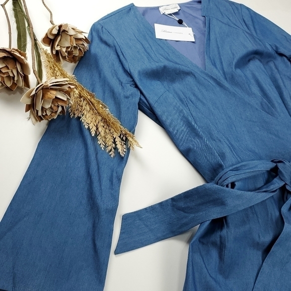 New Lovers + Friends  Viscose Chambray Blue Belted Wrap Dress Size M - Picture 4 of 13